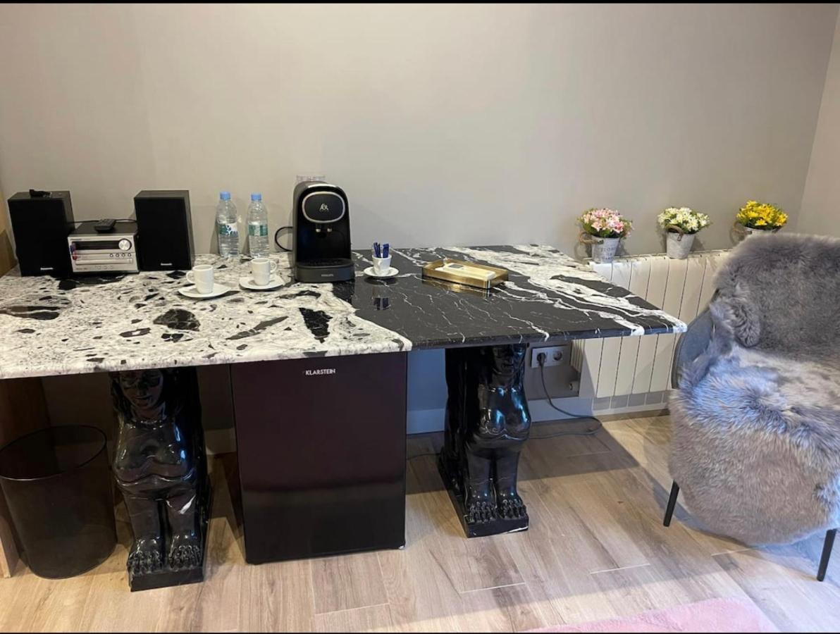 Suite Privada Frente A La Piscina Para 2 Personas Con Sofa Cama Para 2 Mas 4P No Es Casa Completa San Vicente Raspeig Екстериор снимка