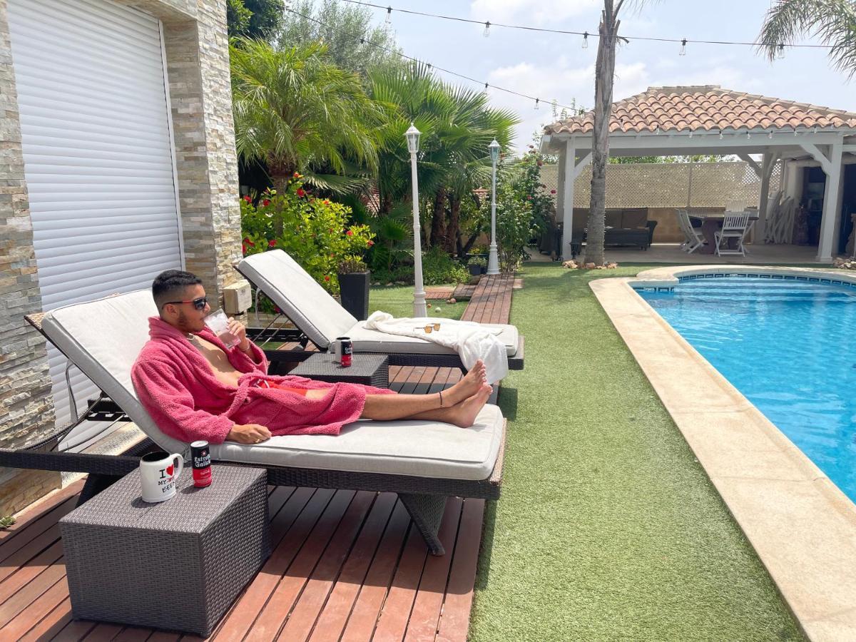 Suite Privada Frente A La Piscina Para 2 Personas Con Sofa Cama Para 2 Mas 4P No Es Casa Completa San Vicente Raspeig Екстериор снимка
