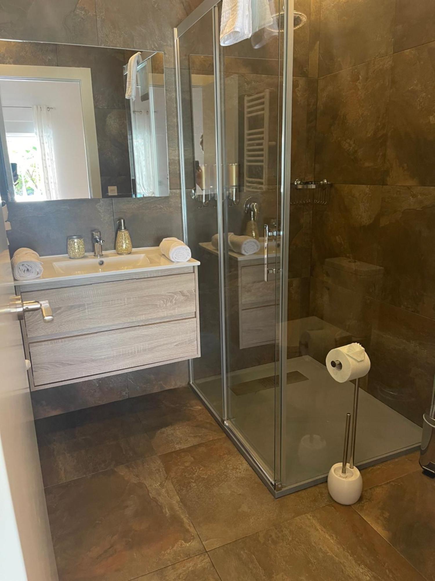 Suite Privada Frente A La Piscina Para 2 Personas Con Sofa Cama Para 2 Mas 4P No Es Casa Completa San Vicente Raspeig Екстериор снимка