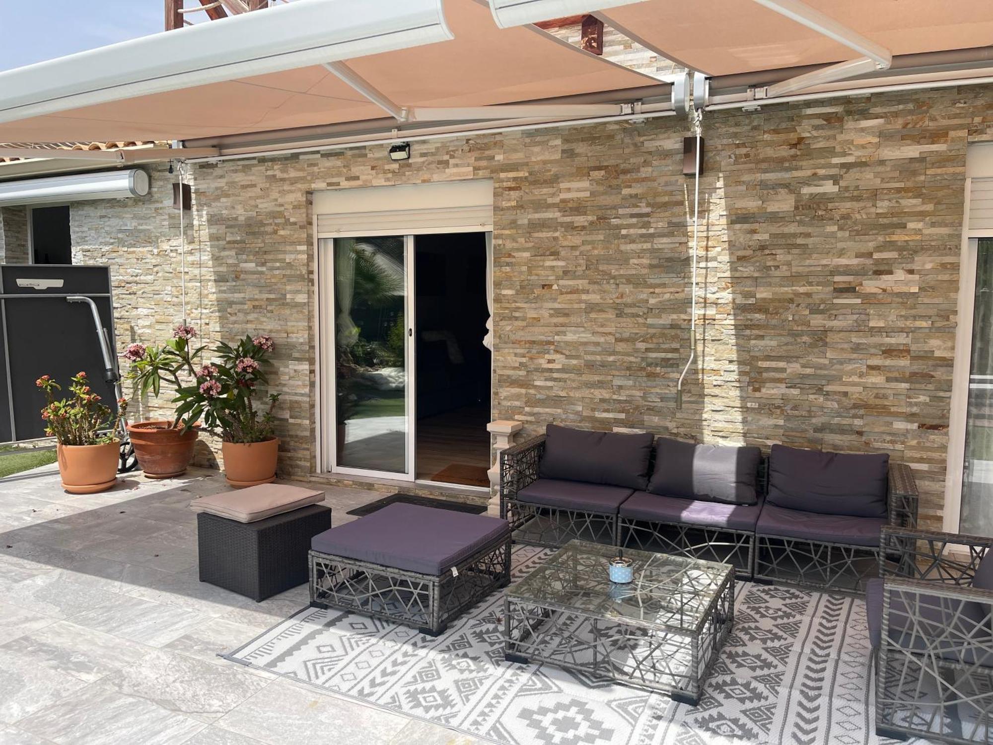 Suite Privada Frente A La Piscina Para 2 Personas Con Sofa Cama Para 2 Mas 4P No Es Casa Completa San Vicente Raspeig Екстериор снимка