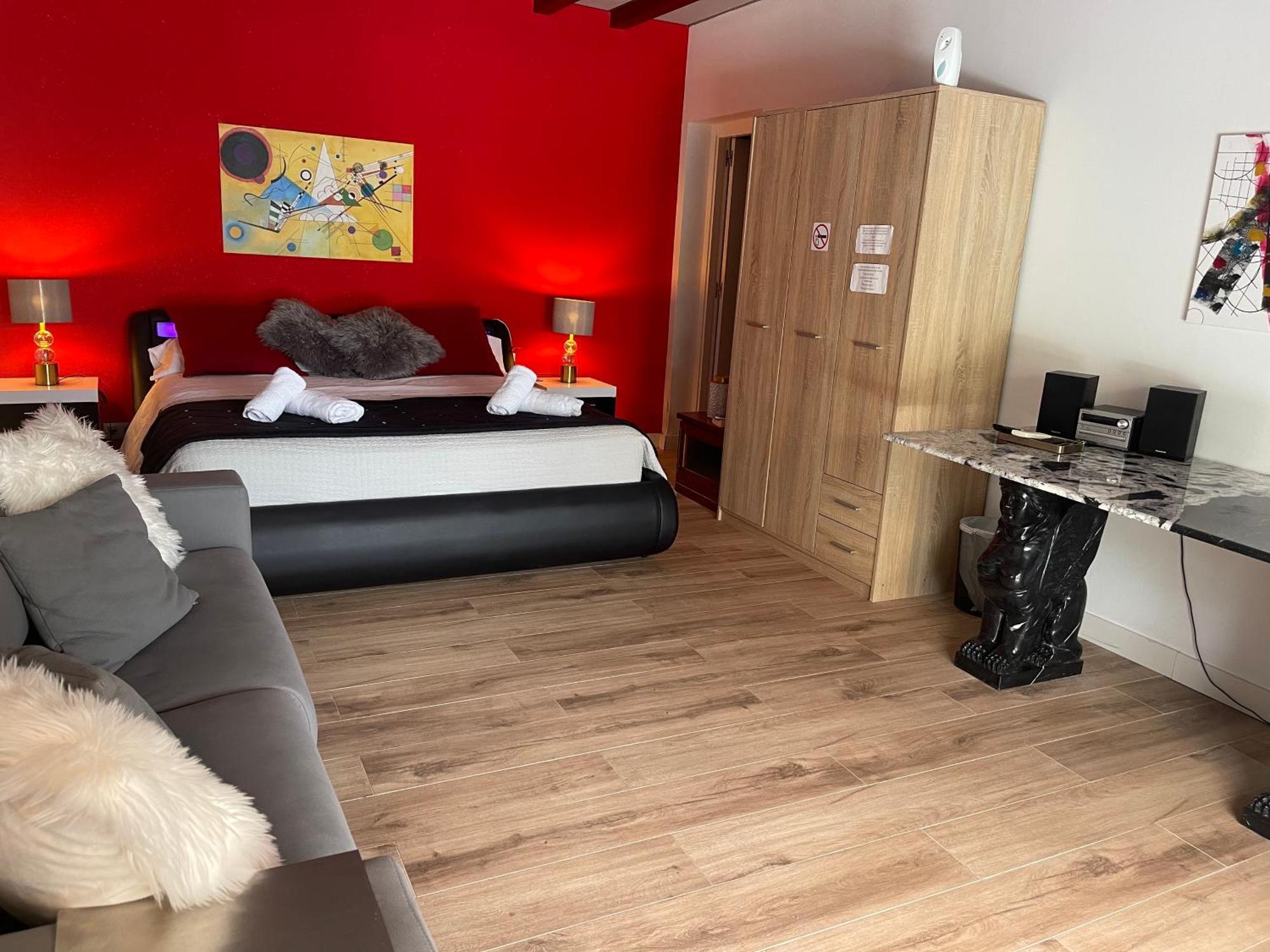 Suite Privada Frente A La Piscina Para 2 Personas Con Sofa Cama Para 2 Mas 4P No Es Casa Completa San Vicente Raspeig Екстериор снимка