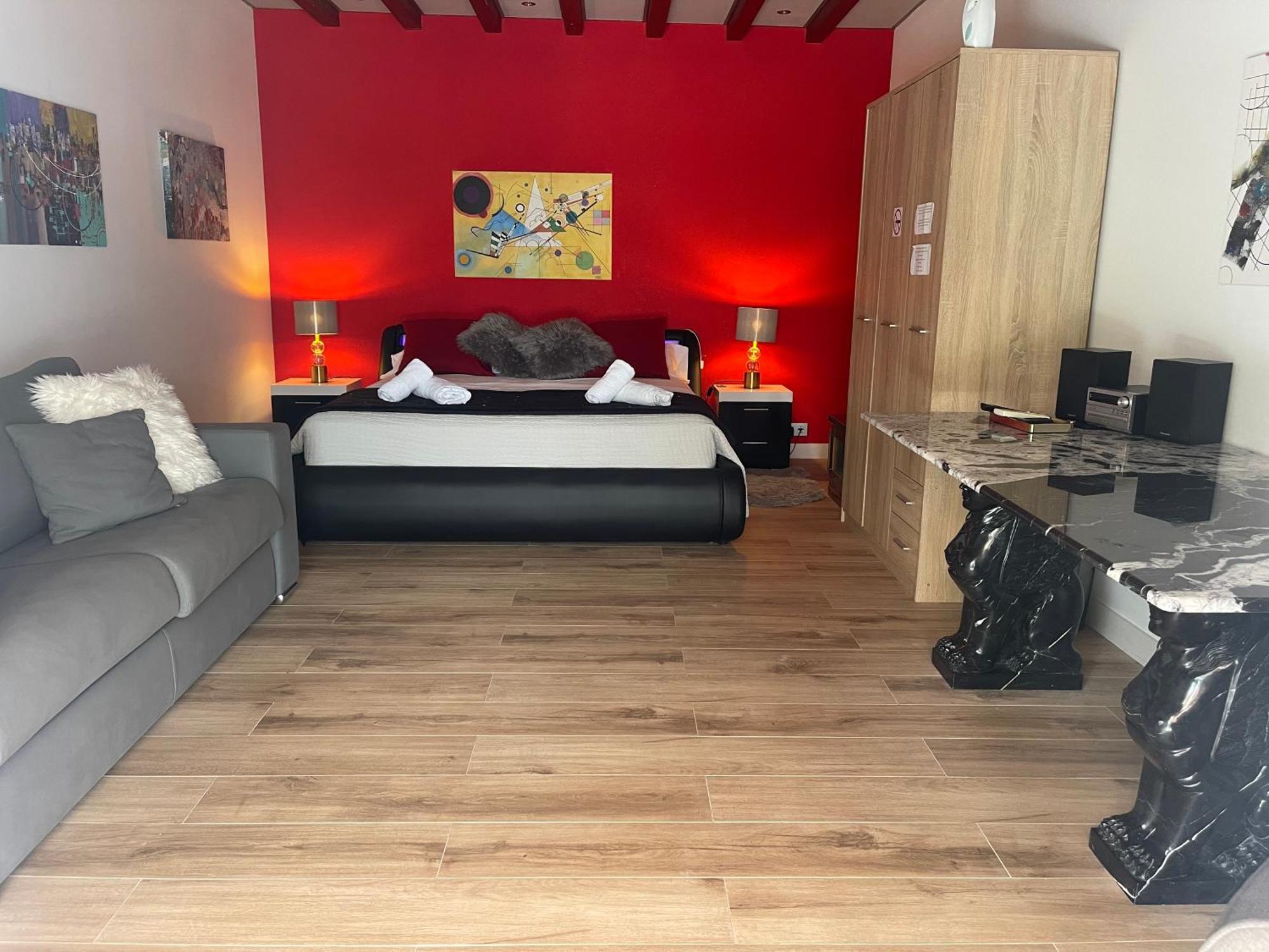 Suite Privada Frente A La Piscina Para 2 Personas Con Sofa Cama Para 2 Mas 4P No Es Casa Completa San Vicente Raspeig Екстериор снимка